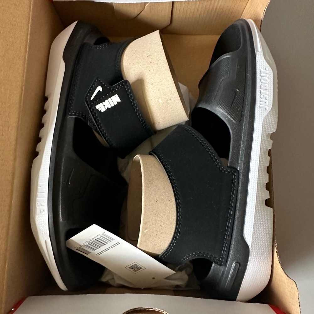 Nike playscape (GS) black sandals size 5y - Picture 3 of 5